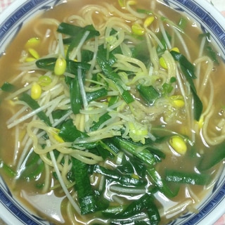 豆苗とにらの大盛ラーメン